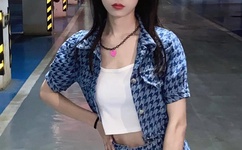 两领导在车上吃我的奶